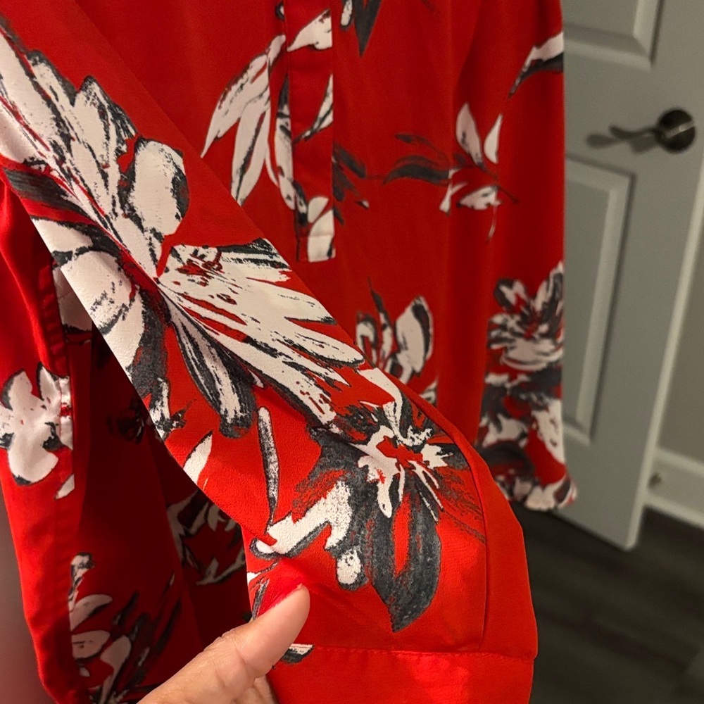 Violet & Claire Red and Black Floral Blouse - Picture 3 of 9
